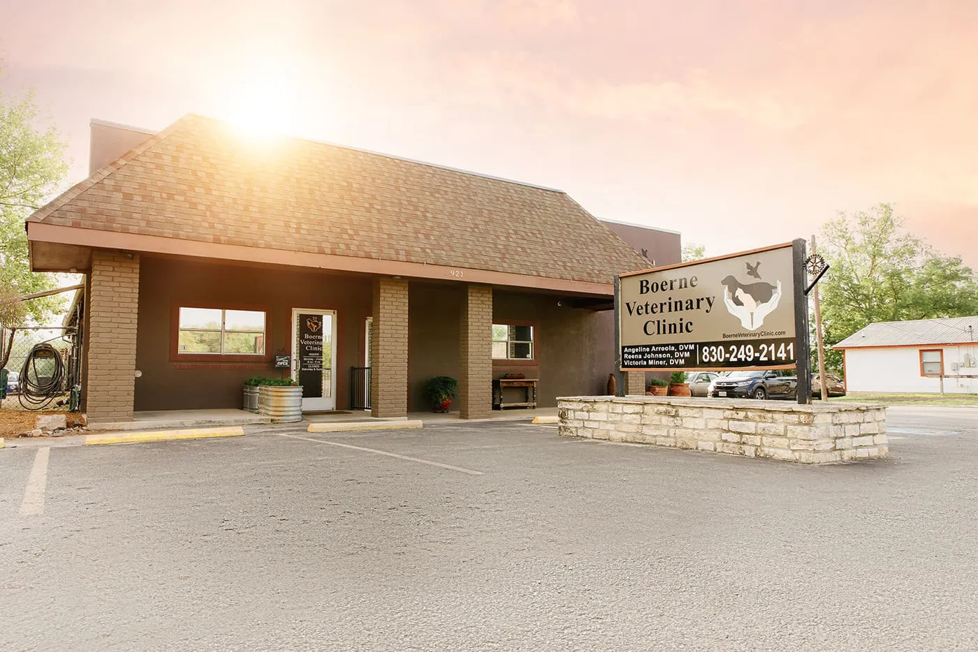 The Boerne Veterinary Clinic building on N Main St at sunset